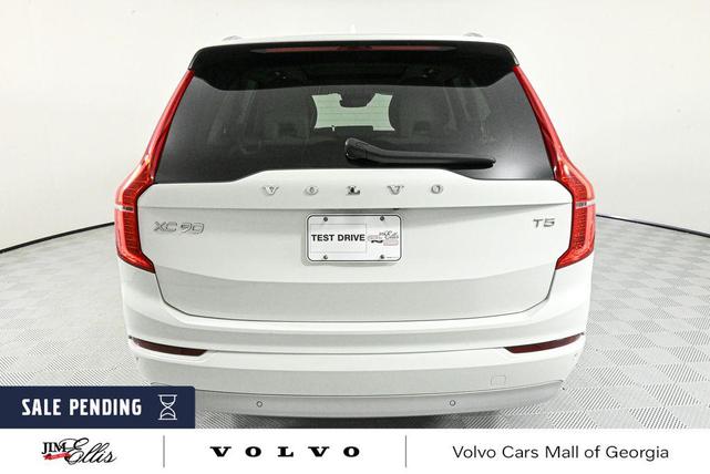 Photo of 2022 White Volvo XC90