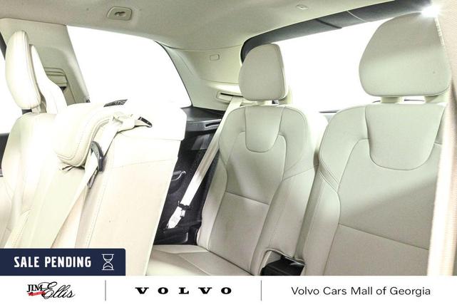 Photo of 2022 White Volvo XC90