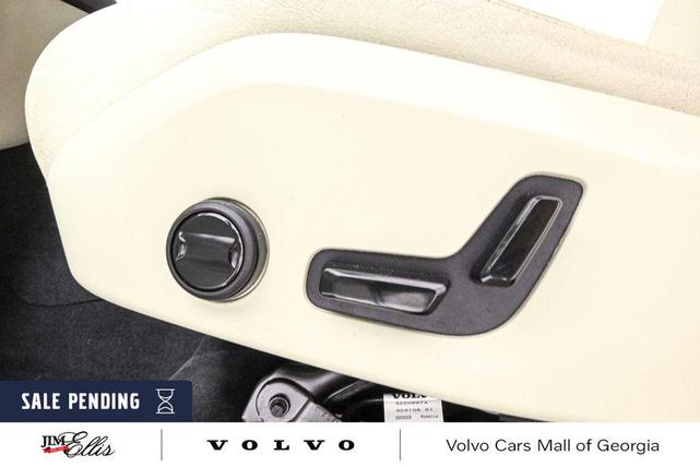 Photo of 2022 White Volvo XC90