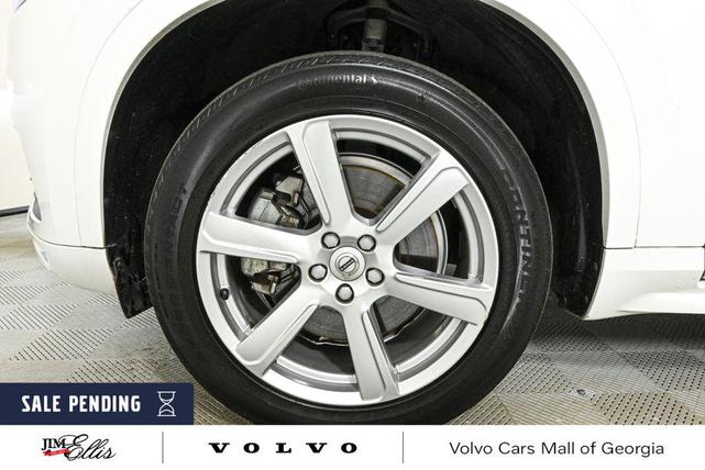 Photo of 2022 White Volvo XC90