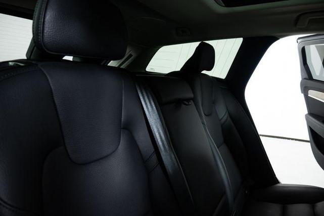 Photo of 2025 Vapour Grey Metallic Volvo V90 Cross Country