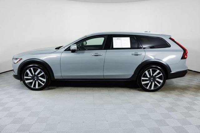 Photo of 2025 Vapour Grey Metallic Volvo V90 Cross Country