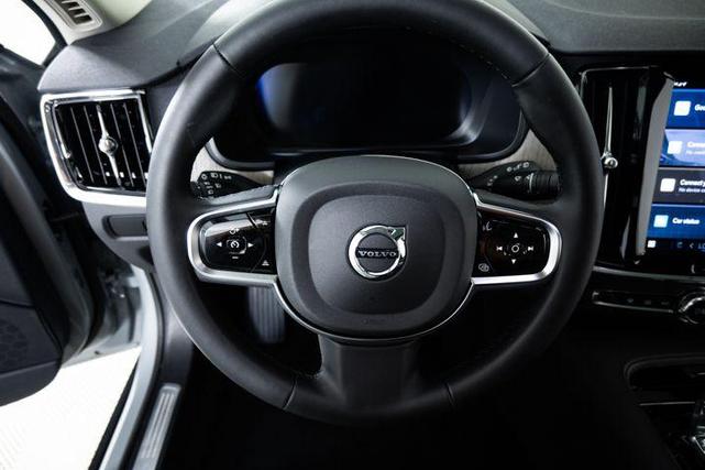 Photo of 2025 Vapour Grey Metallic Volvo V90 Cross Country