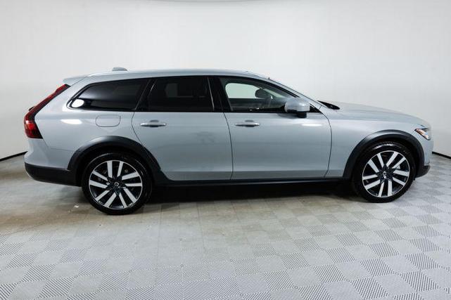 Photo of 2025 Vapour Grey Metallic Volvo V90 Cross Country