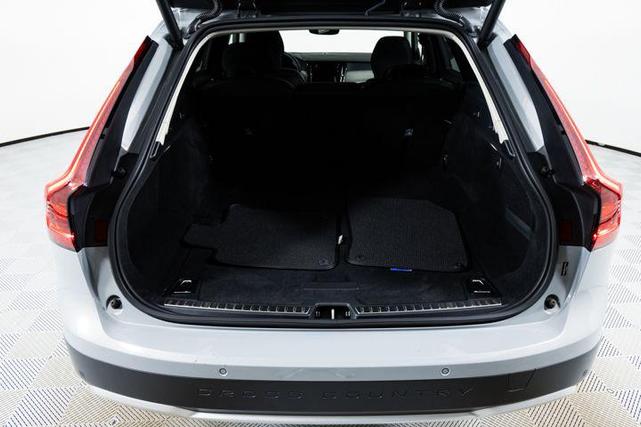 Photo of 2025 Vapour Grey Metallic Volvo V90 Cross Country