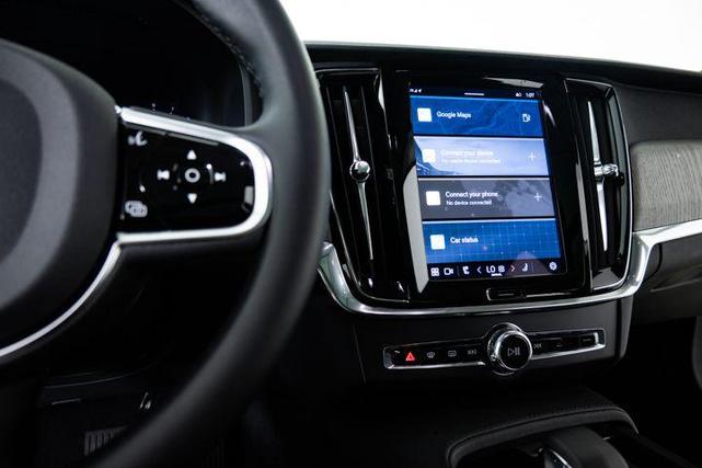Photo of 2025 Vapour Grey Metallic Volvo V90 Cross Country