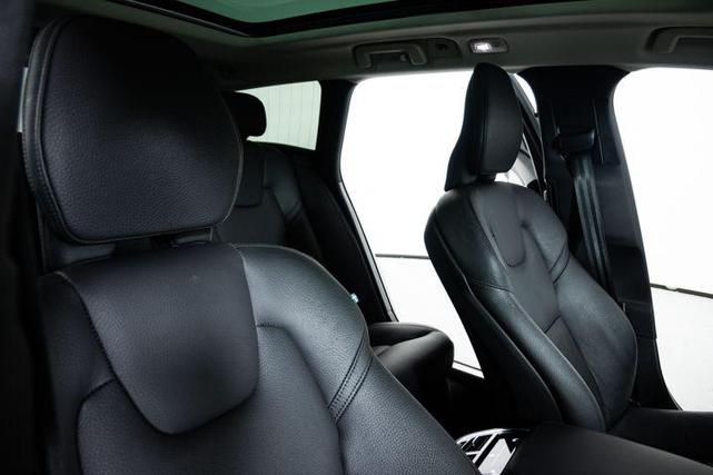 Photo of 2025 Vapour Grey Metallic Volvo V90 Cross Country