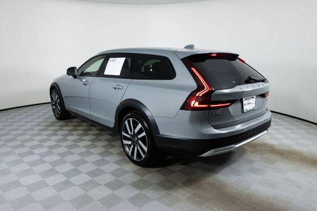 Photo of 2025 Vapour Grey Metallic Volvo V90 Cross Country