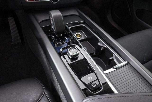 Photo of 2025 Silver Volvo XC60