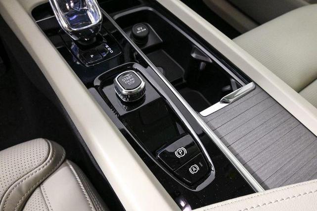 Photo of 2025 Onyx Black Volvo XC60 Plug-In Hybrid