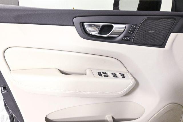 Photo of 2025 Onyx Black Volvo XC60 Plug-In Hybrid