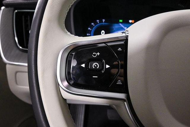 Photo of 2025 Onyx Black Volvo XC60 Plug-In Hybrid
