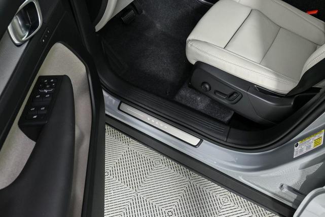 Photo of 2026 Grey Volvo XC40