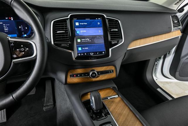 Photo of 2025 Crystal White Metallic Volvo XC90