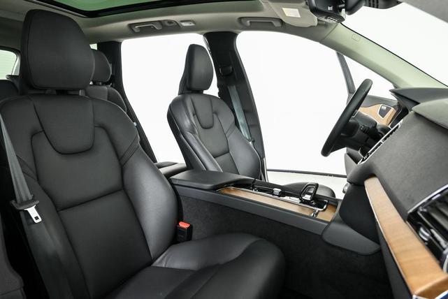 Photo of 2025 Crystal White Metallic Volvo XC90