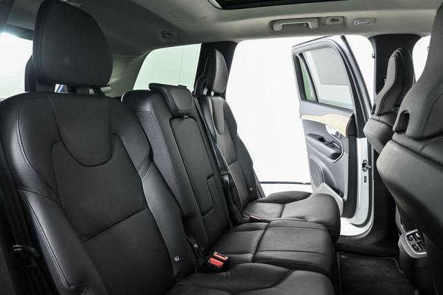 Photo of 2025 Crystal White Metallic Volvo XC90