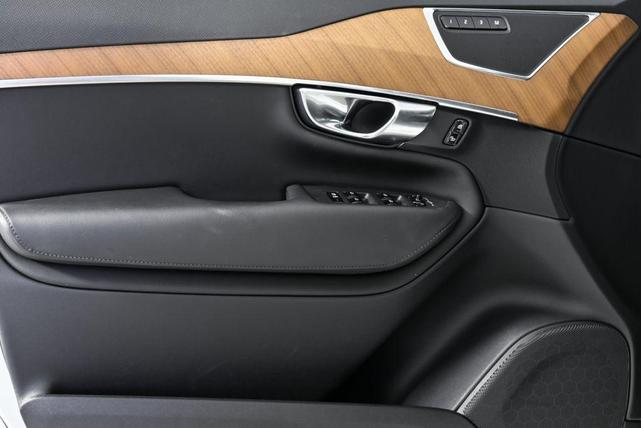Photo of 2025 Crystal White Metallic Volvo XC90