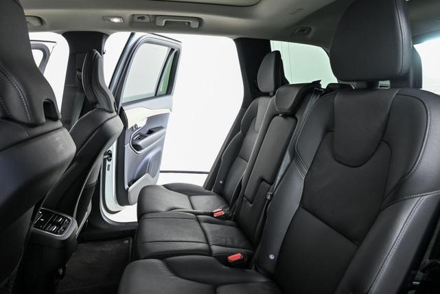 Photo of 2025 Crystal White Metallic Volvo XC90