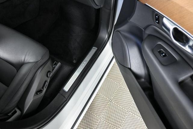 Photo of 2025 Crystal White Metallic Volvo XC90