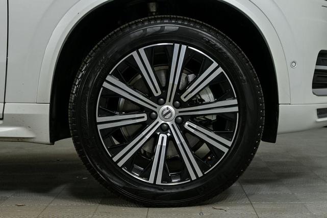 Photo of 2025 Crystal White Metallic Volvo XC90