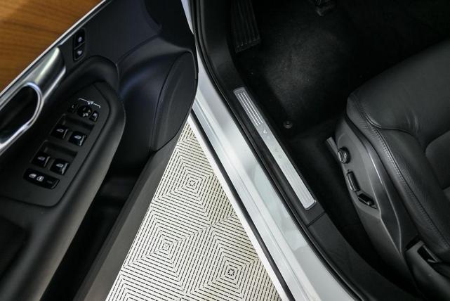 Photo of 2025 Crystal White Metallic Volvo XC90