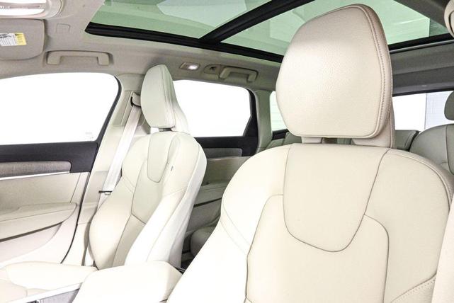 Photo of 2025 Denim Blue Volvo V90 Cross Country