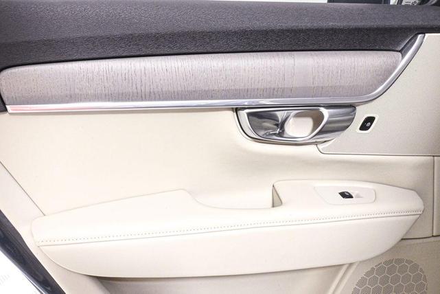 Photo of 2025 Denim Blue Volvo V90 Cross Country