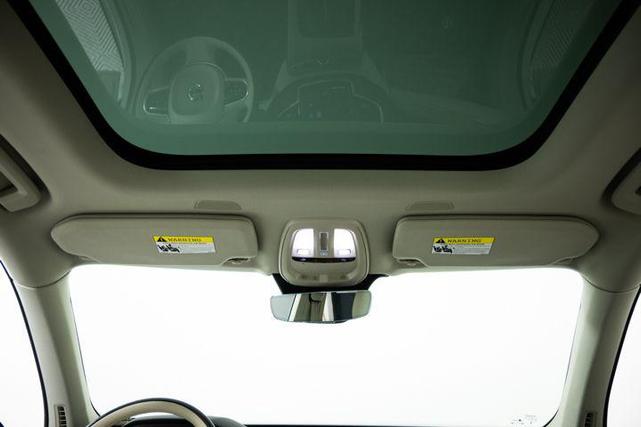 Photo of 2024 Crystal White Metallic Volvo XC90
