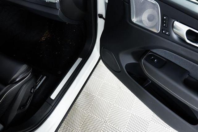 Photo of 2024 Crystal White Metallic Volvo XC60 Recharge Plug-In Hybrid