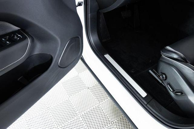 Photo of 2024 Crystal White Metallic Volvo XC60 Recharge Plug-In Hybrid