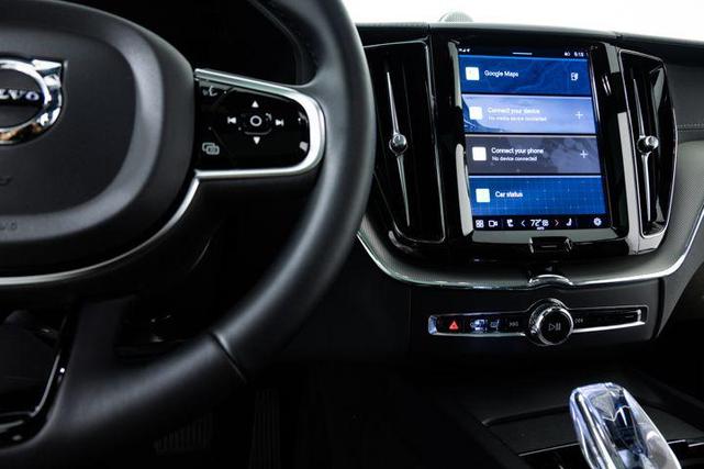Photo of 2024 Crystal White Metallic Volvo XC60 Recharge Plug-In Hybrid