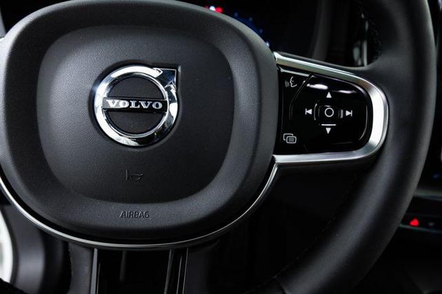 Photo of 2024 Crystal White Metallic Volvo XC60 Recharge Plug-In Hybrid