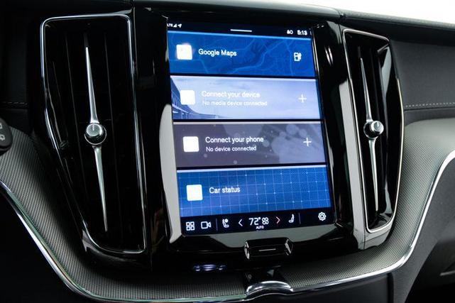 Photo of 2024 Crystal White Metallic Volvo XC60 Recharge Plug-In Hybrid