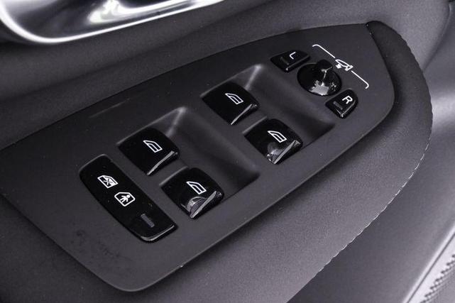 Photo of 2025 Crystal White Volvo XC90 Plug-In Hybrid