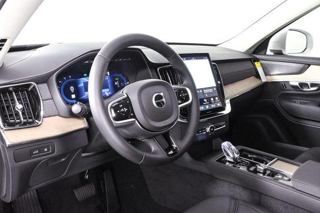 Photo of 2025 Crystal White Volvo XC90 Plug-In Hybrid