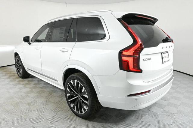 Photo of 2025 Crystal White Volvo XC90 Plug-In Hybrid