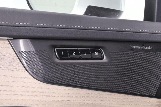 Photo of 2025 Crystal White Volvo XC90 Plug-In Hybrid