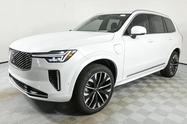 Photo of 2025 Crystal White Volvo XC90 Plug-In Hybrid