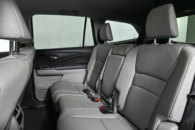 Photo of 2016 Crystal Black Pearl Honda Pilot