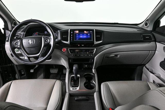 Photo of 2016 Crystal Black Pearl Honda Pilot