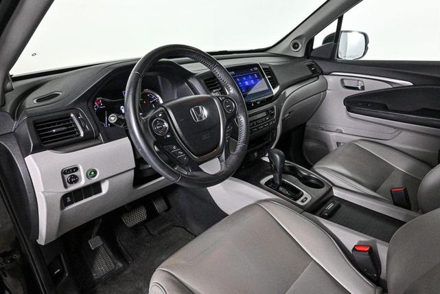Photo of 2016 Crystal Black Pearl Honda Pilot