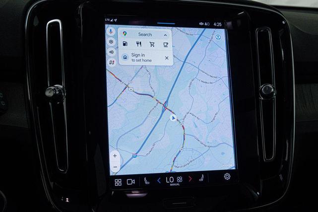 Photo of 2025 Crystal White Pearl Volvo XC40