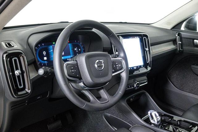 Photo of 2025 Crystal White Pearl Volvo XC40
