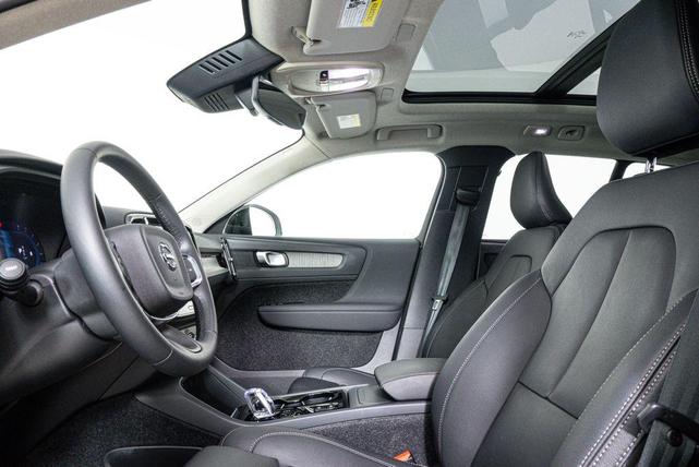 Photo of 2025 Crystal White Pearl Volvo XC40