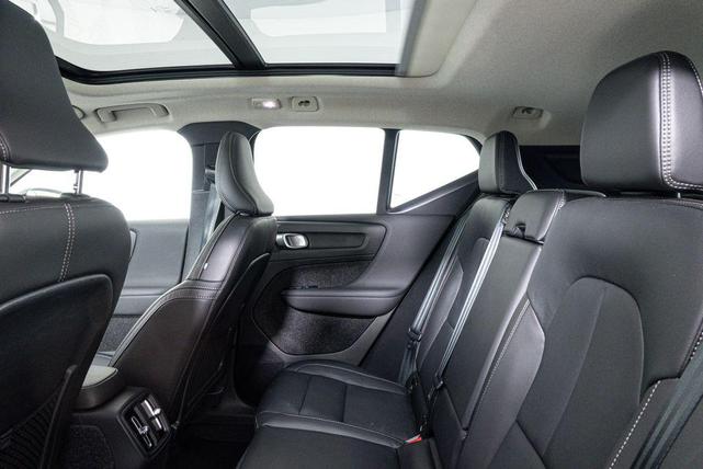 Photo of 2025 Crystal White Pearl Volvo XC40