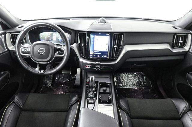 Photo of 2019 White Volvo XC60 Recharge Plug-In Hybrid