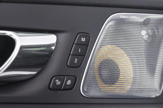 Photo of 2019 White Volvo XC60 Recharge Plug-In Hybrid