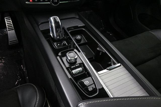 Photo of 2019 White Volvo XC60 Recharge Plug-In Hybrid
