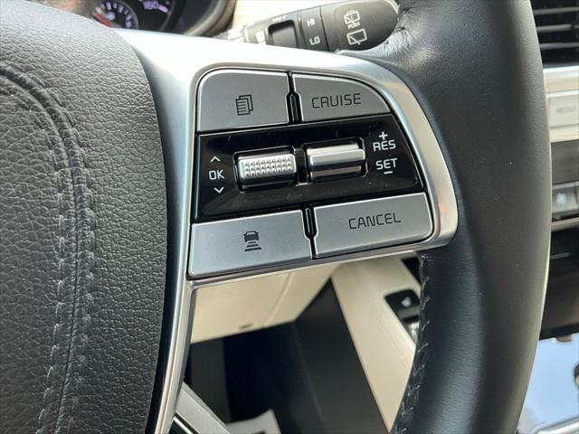 Photo of 2022 Glacial White Pearl Kia Telluride