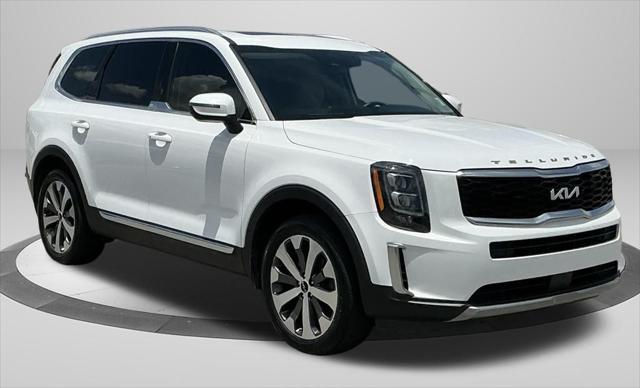 Photo of 2022 Glacial White Pearl Kia Telluride